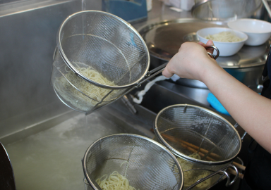 美味しいラーメン作りを支える仲間を募集！膳で楽しく働きませんか？